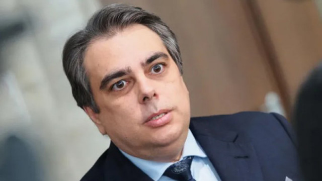 Асен Василев към Борисов: Дефицитът може да стигне 8%, ако не падне правителството