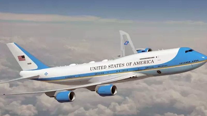 Незабавно завий 20 градуса надясно: Пътнически самолет летя опасно близо до Air Force One