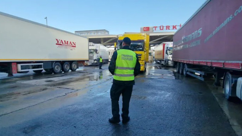Задържаха над 40 хил. менте тениски и маратонки, предназначени за белгийския пазар