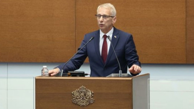 Денков от ПП-ДБ нарече депутатите "самозабравили се мафиоти и психопати", наказаха го