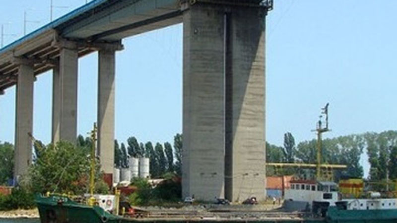 Възрастен мъж скочи от Аспаруховия мост във Варна