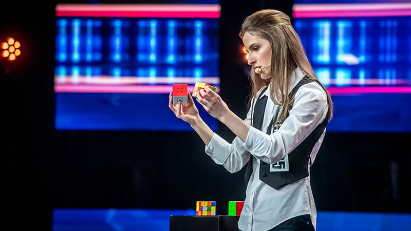 Гениално момиче превъртя кубчето на Рубик в "България търси талант“