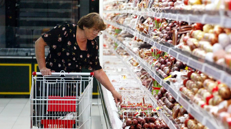 Потребителската кошница поскъпна с 1 лев