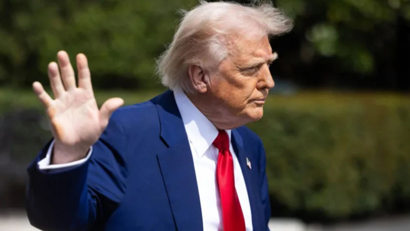 Размисли за Тръмп: На върха на света стои един, откровено самозабравил се човек...