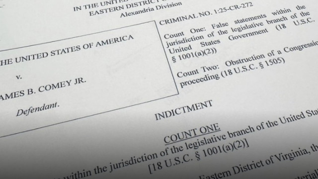 Министерството на правосъдието на САЩ е повдигнало обвинения на бивш директор на ФБР