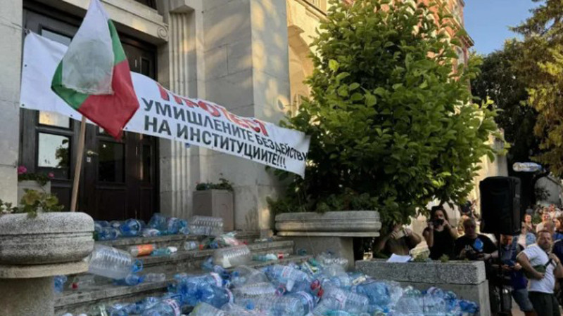 Заради водната криза: Вицепремиерът Зафиров и министър Иванов отиват в Плевен