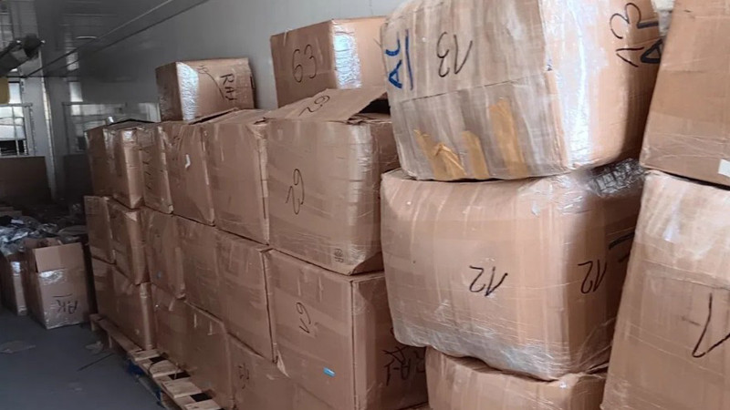 10 490 фалшиви спални комплекти със знаци на световни марки бяха задържани от митничари