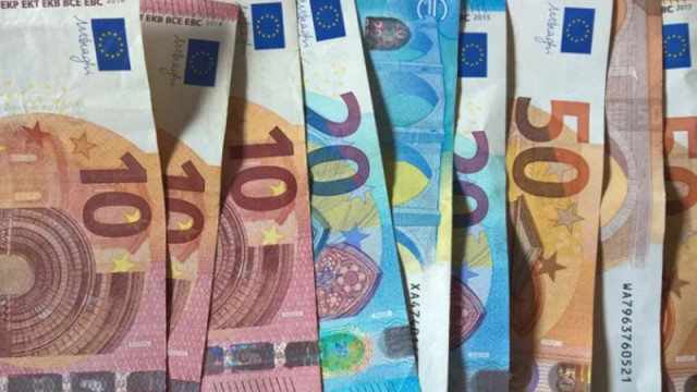 Препоръката на ЕЦБ е да имаме в себе си по 70 евро на възрастен и 30 евро на дете