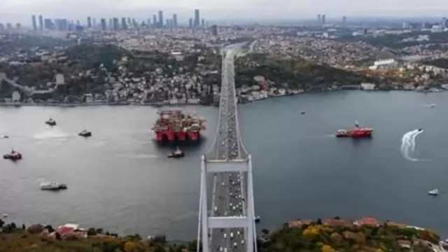 Затвориха Босфора заради повреден кораб, пътуващ за Русия