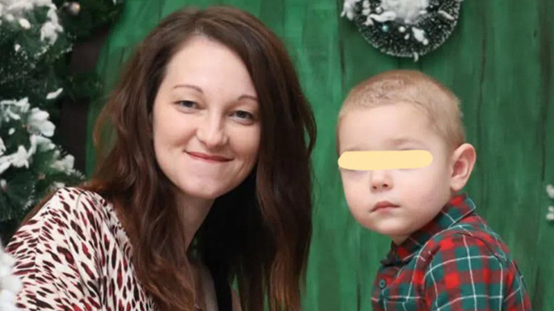 Бащата на прегазения с АТВ Марти го носи на ръце, детето се опитва да говори