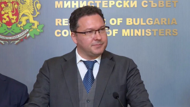 Заради обилните дъждове: Министър Митов свиква работно съвещание в сградата на МВР