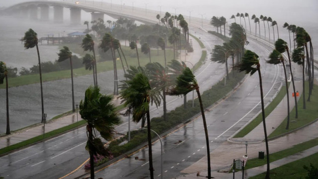 Ураганът "Имелда" връхлетя Бермудските острови