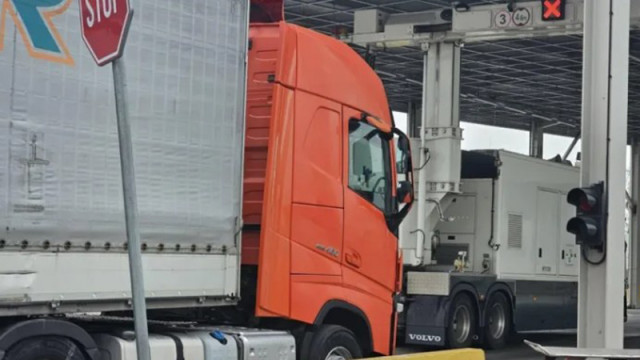 Задържани 8 тона недекларирани химикали в ТИР за Иран на „Капитан Андреево“