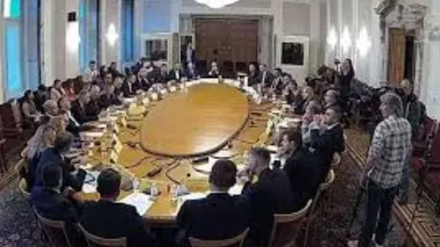 Предлагат ДАНС да проучва купувача на "Лукойл", а МС да одобрява сделката