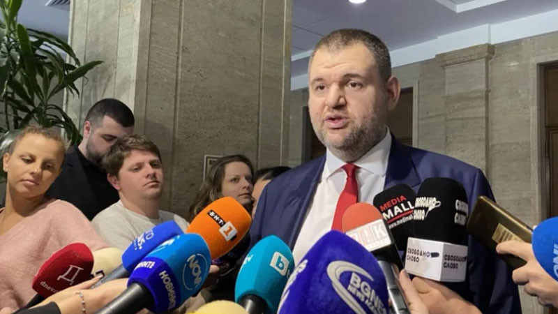 Пеевски за ПП-ДБ и кризата с боклука: Като гледам отново се налага Борисов да ги спасява