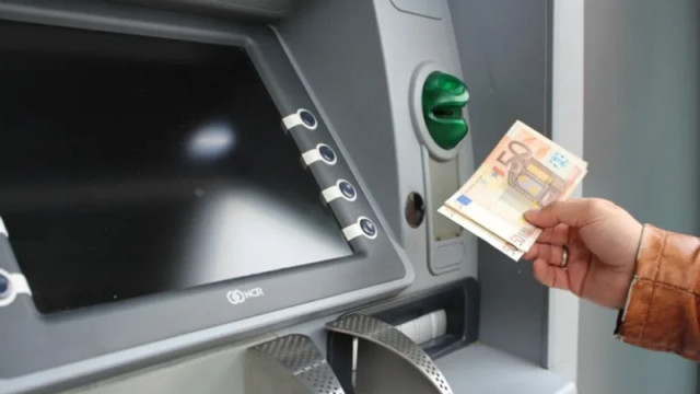 Трима българи са осъдени във Франция за източване на банкови карти чрез скимиращи устройства