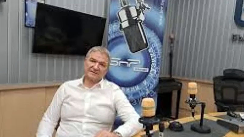 Бобоков хвали Радев: Трябва му смелост. Да слезе от престола и да се метне в битка срещу лошите