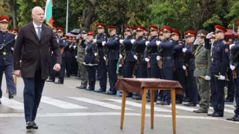 Росен Желязков: Повишаването на доходите във въоръжените сили ще продължи и през следващите години