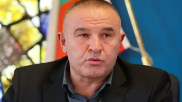 Шефът на щангите за Карлос Насар: Ако не присъства на лагерите, не може да му дадем един лев