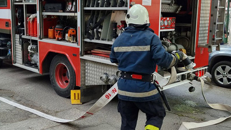 Двама души загинаха при пожари в София