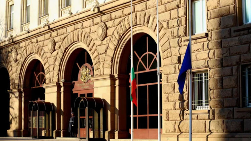 Румен Радев до НСО: От 20 октомври ще пътувам с личния си автомобил