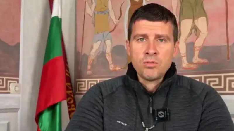"Величаво побесняване": Ивелин Михайлов взе, че се разграничи от депутатите на "Величие"