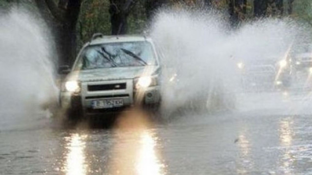В Гърция предупреждават за опасно време, има опасност от наводнения