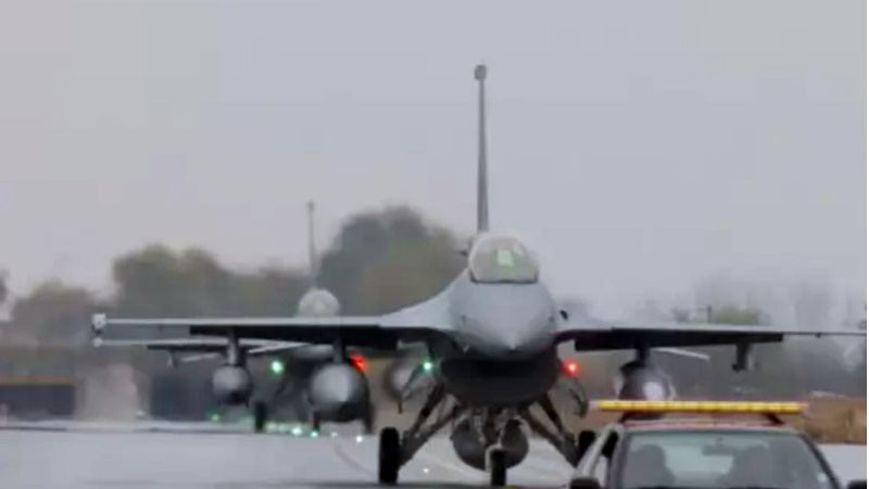 Военният министър Запрянов посрещна още два самолета F-16 Block 70