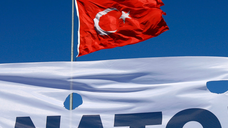 Турция и Гърция преговарят в НАТО за предотвратяване на война