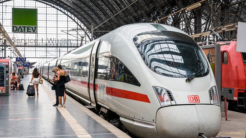 Eurostar пуска за първи път двуетажни влакове през тунела под Ламанша
