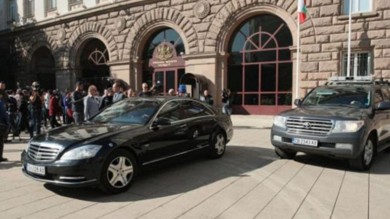 Правителството: Коли на НСО да бъдат прехвърлени към администрацията на президента