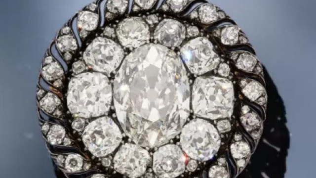 Уникална брошка с диаманти принадлежала на Наполеон Бонапарт и конфискувана