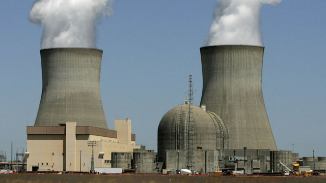 Германия взриви градирните на свой АЕЦ (ВИДЕО)