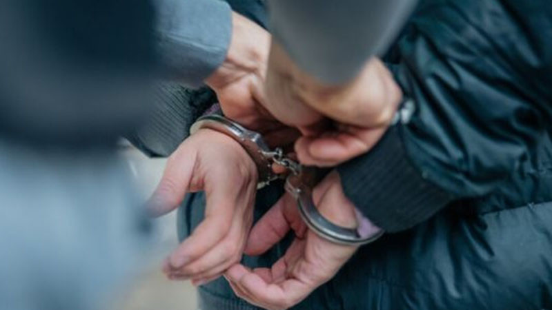 Обвиниха и задържаха мъж, разголил се пред непълнолетно момиче