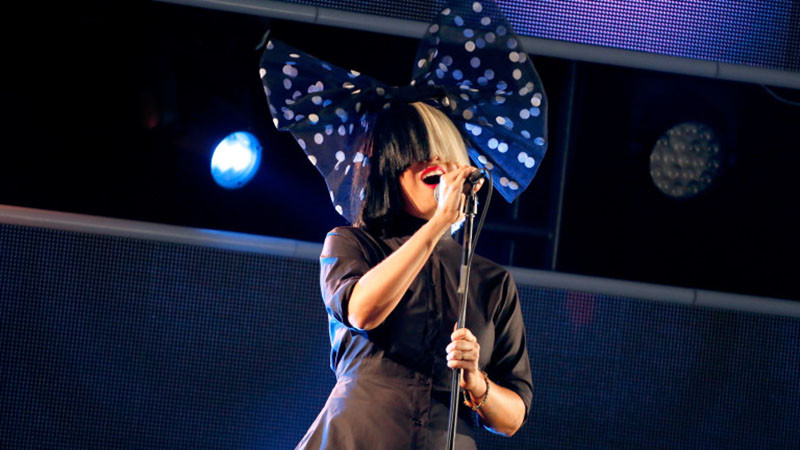 Обвинения в наркотици и детска порнография - разводът на Сиа