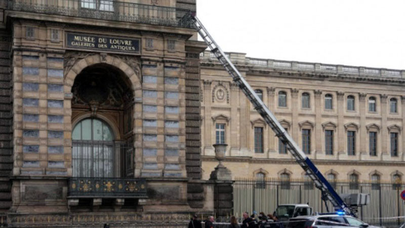 Бижутата от Лувъра ги няма, задържаните за обира са направили самопризнания