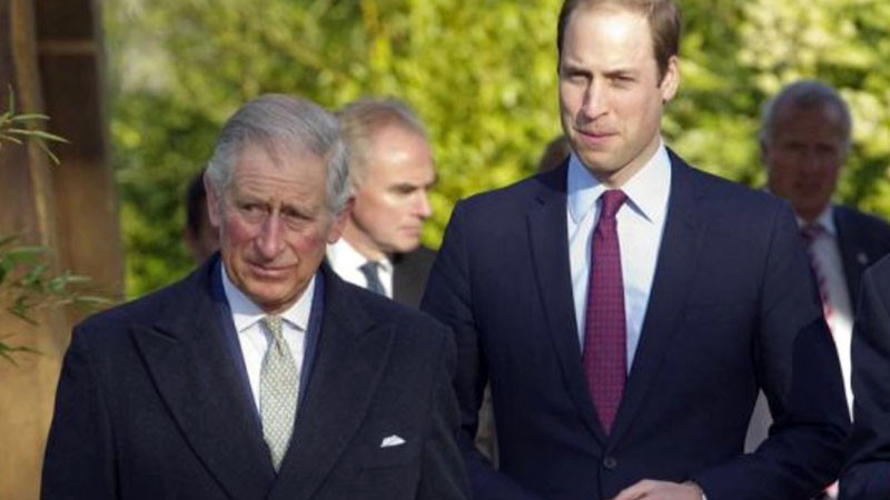 Принц Уилям иска да изключи принц Андрю от кралското семейство, но го спира дългогодишен договор