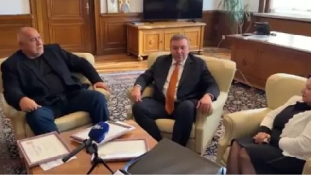 Борисов към Красимир Вълчев: Да не вземеш да станеш академик докато си министър, като Денков!