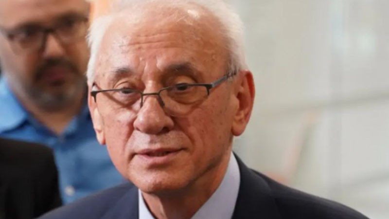 Здравният министър подкрепя увеличаването на заплатите на младите медици