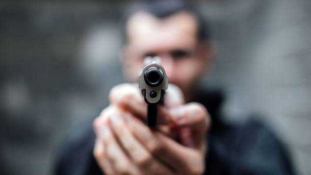 Варненец обран от русенец, заплашил го с пистолет