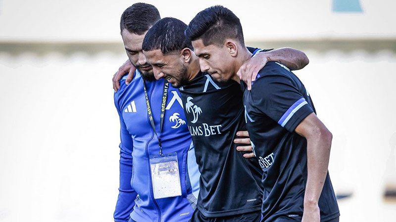 Сула се размина с тежка травма, но отпада от Вечното дерби