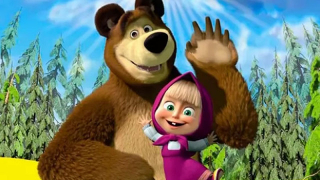 Абсурд в Русия! Поискаха забрана на Маша и мечокът, филмът противоречал на руските ценности
