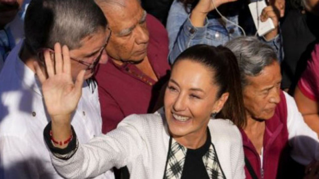 Задържаха мъж, опипал президентката на Мексико Клаудия Шейнбаум на публично място