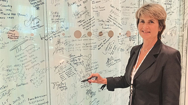 Весела Лечева се подписа на стената на олимпийците в МОК