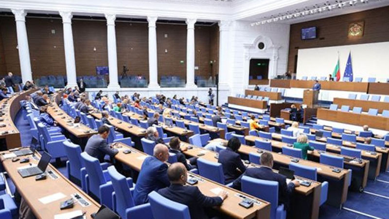 Парламентът реши: Особен управител, назначен от кабинета, влиза в "Нефтохим"