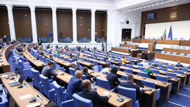 Парламентът реши: Особен управител, назначен от кабинета, влиза в "Нефтохим"