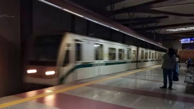 Объркани пътници в София заради спряното метро по линия 3