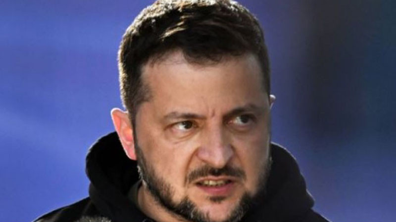 Зеленски: Четирима души загинаха при мащабна руска атака срещу Украйна