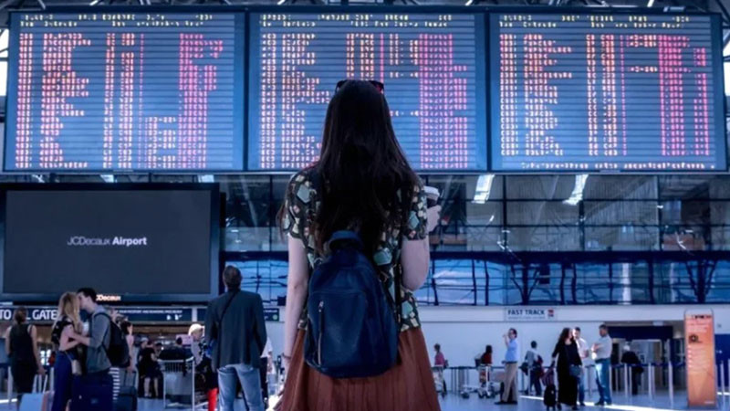 Хаос по летищата в САЩ: Над 5000 полета отменени или закъснели заради спирането на финансирането