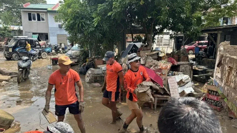 Близо милион евакуирани във Филипините заради супертайфуна „Фунуон“